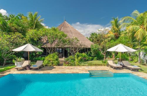 Dencarik Villa | Gorgeous beachfront villa Lovina