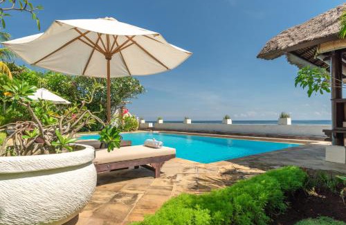 Dencarik Villa | Gorgeous beachfront villa Lovina