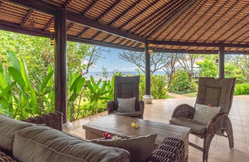 Dencarik Villa | Gorgeous beachfront villa Lovina