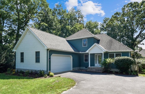 Bethany Beach House | Gorgeous Bethany retreat! Dog friendly, 4 BR/3BA, near trails, <2 miles to beach