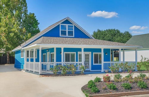Seven Coves House | Gorgeous Blue House on Lake Conroe