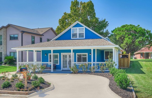 Seven Coves House | Gorgeous Blue House on Lake Conroe