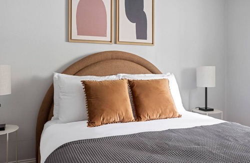 St. Elizabeth's Apartment | Gorgeous Brighton 1BR nr Sutherland Rd Green Line, by Blueground