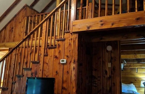 Mauckport Cabin | Gorgeous Cabin surrounded by wildlife!