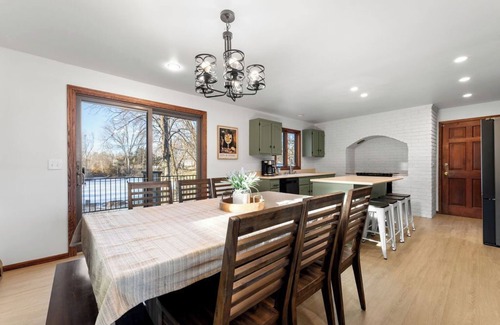 Butte Des Morts House | Gorgeous Cabin Vibes Home w/Pond! Close To Lake! 4-bedroom house in Oshkosh