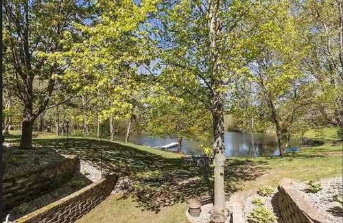 Butte Des Morts House | Gorgeous Cabin Vibes Home w/Pond! Close To Lake! 4-bedroom house in Oshkosh