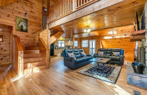 Helen House | Gorgeous Cabin with Pool Table, Fire Pit and Hot-tub in Cleveland, Georgia