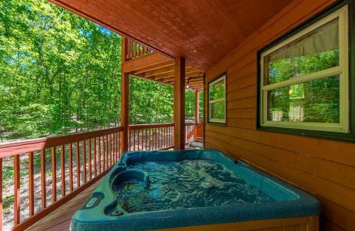 Helen House | Gorgeous Cabin with Pool Table, Fire Pit and Hot-tub in Cleveland, Georgia