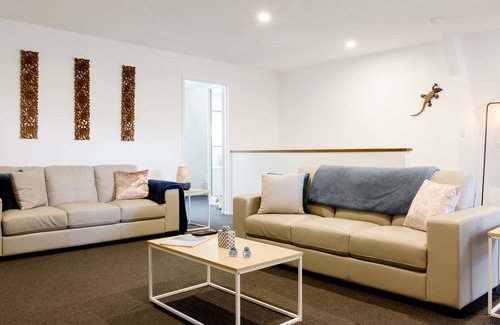 Noosaville Ski Chalet | gorgeous Chalet includes breakfast on lovely acreage 5mins to Noosa