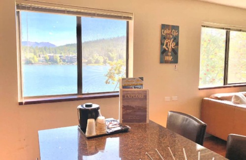 Bigfork Apartment | Gorgeous Condo on Flathead Lake with a Spa Tub!
