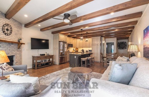 Incline Village Condo | Gorgeous Condo with Beach Access! (LA99945)