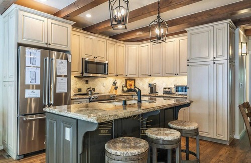 Incline Village Condo | Gorgeous Condo with Beach Access! (LA99945)