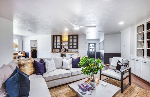Conroe House | Gorgeous Conroe Getaway w/ Deck: 6 Mi to Lake!