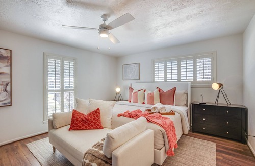 Conroe House | Gorgeous Conroe Getaway w/ Deck: 6 Mi to Lake!