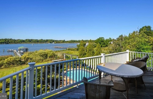 Arundel on the Bay House | Gorgeous contemporary waterfront in historic community