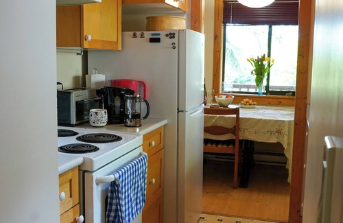 Fulford Harbour Cottage | Gorgeous cottage retreat offers the blend of rural tranquility & modern comfort