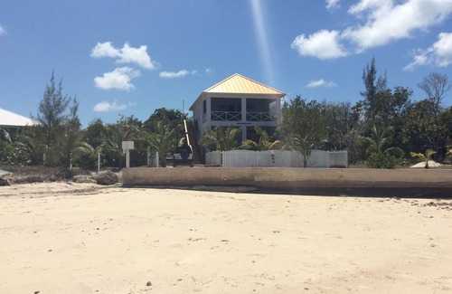 Green Turtle Cay Apartment | Gorgeous cottage apartment overlooking Cocoa Bay , fast Starlink internet