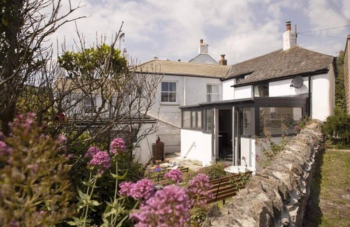 Gorran Haven House | Gorgeous Cottage, Parking, Short Walk to Beach
