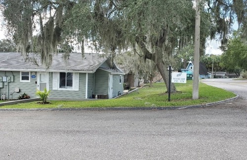 Clermont Cottage | Gorgeous Cottage near Lake Louisa & mins 2 Disney.