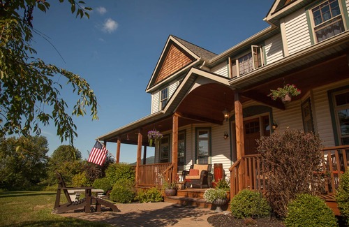 New Paltz House | GORGEOUS COUNTRY ESTATE, VIEWS, YEAR-ROUND JACUZZI!