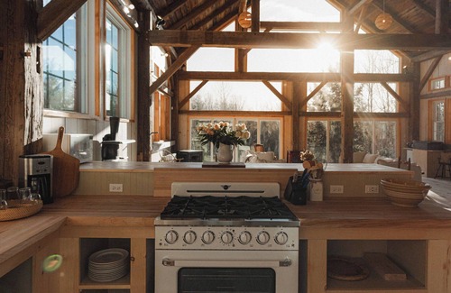 South Londonderry House | Gorgeous couples barn with WiFi & hot tub in lovely Londonderry