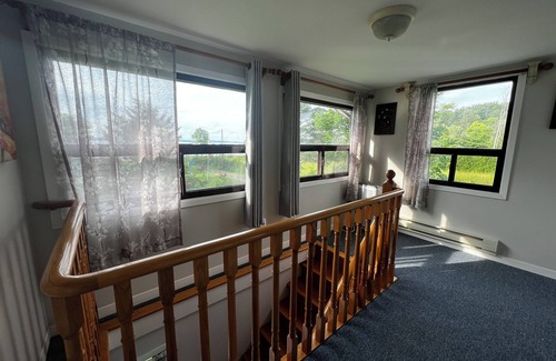 Roseneath House | Gorgeous Cozy 5 Bedroom Cottage at Rice Lake!