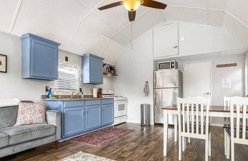 Canyon Lake Cabin | Gorgeous Cozy Cabin in Canyon Lake! Only 5 minutes from the lake and river!