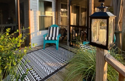 Shallotte House | Gorgeous creekside cottage with firepit, board games, dock, deck, & washer/dryer