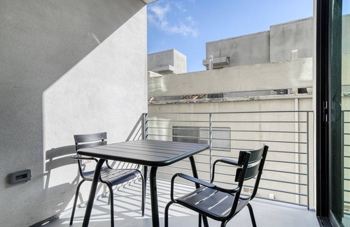 Palms Apartment | Gorgeous Culver City 1BR w/Roof, walkable neighborhood, by Blueground