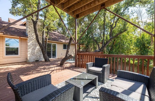 Austin House | Gorgeous Deck, Stunning Views - Treetop Vista by Portoro