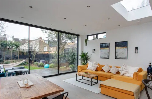 Kensal Green House | Gorgeous, Designer 3BD Garden House in NW London!