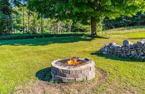 Arcadia House | Gorgeous, dog-friendly home near the lake with fireplace, grill & washer/dryer