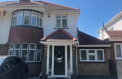 Rayners Lane House | Gorgeous double room < 5 min walk Rayners Lane stn