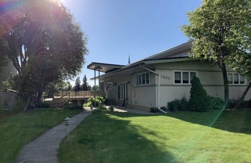 South Addition House | Gorgeous Downtown 3 Bed 2 bath Home & Sauna Walking distance downtown Anchorage