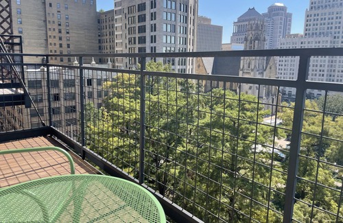 Downtown West House | ☆ Gorgeous Downtown Loft ☆ Walk to Busch Stadium☆