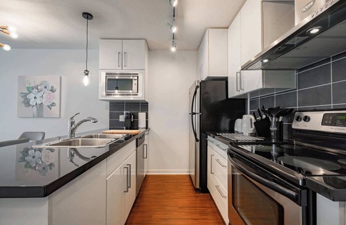 Crosstown Apartment | Gorgeous Downtown Unit + Parking