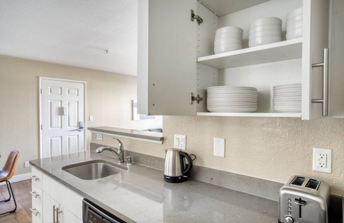 Old Mountain View Apartment | Gorgeous Downtown Mountain View 2BR w/Gym, Pool & Patio, by Blueground