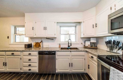 Winston - Salem House | Gorgeous Downtown Getaway! Minutes From The City!