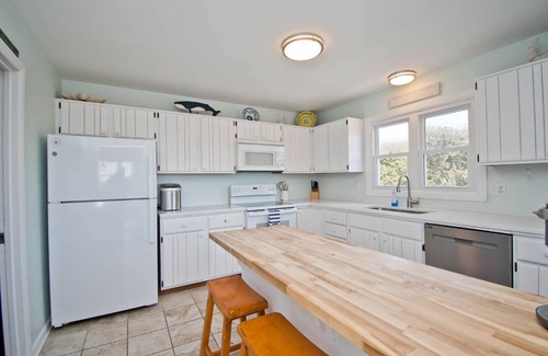 Emerald Isle House | Gorgeous EI home. Book 2 weeks Sept-Dec for 10% off lower off season rates.