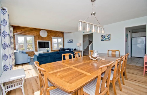 Emerald Isle House | Gorgeous EI home. Book 2 weeks Sept-Dec for 10% off lower off season rates.