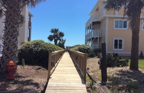 Emerald Isle House | Gorgeous EI home. Book 2 weeks Sept-Dec for 10% off lower off season rates.