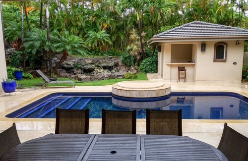 Kahala House | Gorgeous Estate on the Slopes of Diamond Head, 5 minute walk to great beach