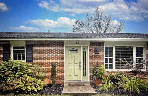 Dauphin House | Gorgeous Family Home in Quiet Neighborhood w/Mountain View
