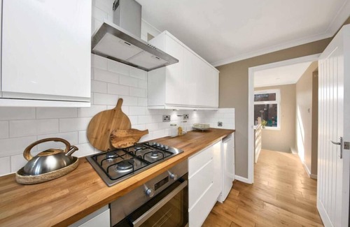 Leyton Apartment | Gorgeous flat close to Stratford shopping city