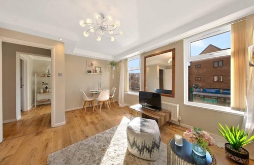 Leyton Apartment | Gorgeous flat close to Stratford shopping city