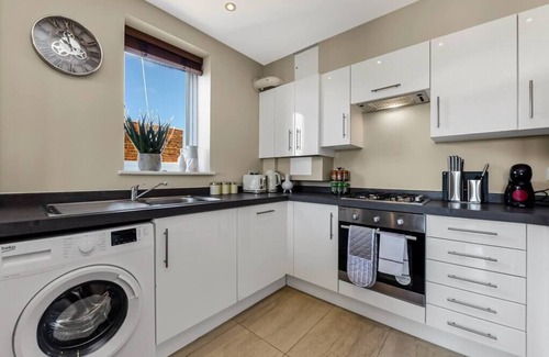 Tottenham Green Apartment | Gorgeous Flat | Perfect for Large Group or Family