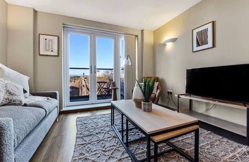 Tottenham Green Apartment | Gorgeous Flat | Perfect for Large Group or Family