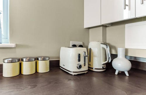 Tottenham Green Apartment | Gorgeous Flat/Perfect for Large Group or Family