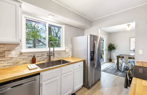 Brighton House | Gorgeous Four Bedroom Secluded Getaway