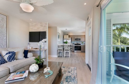 Fort Myers Beach Apartment | Gorgeous, Fresh Florida, Coastal Renovation Manor, Steps to the Beach!